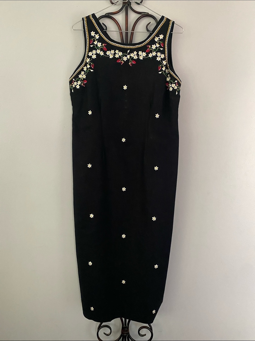 Sleeveless Black Midi Dress with White Daisy and Red Rose Embroidery